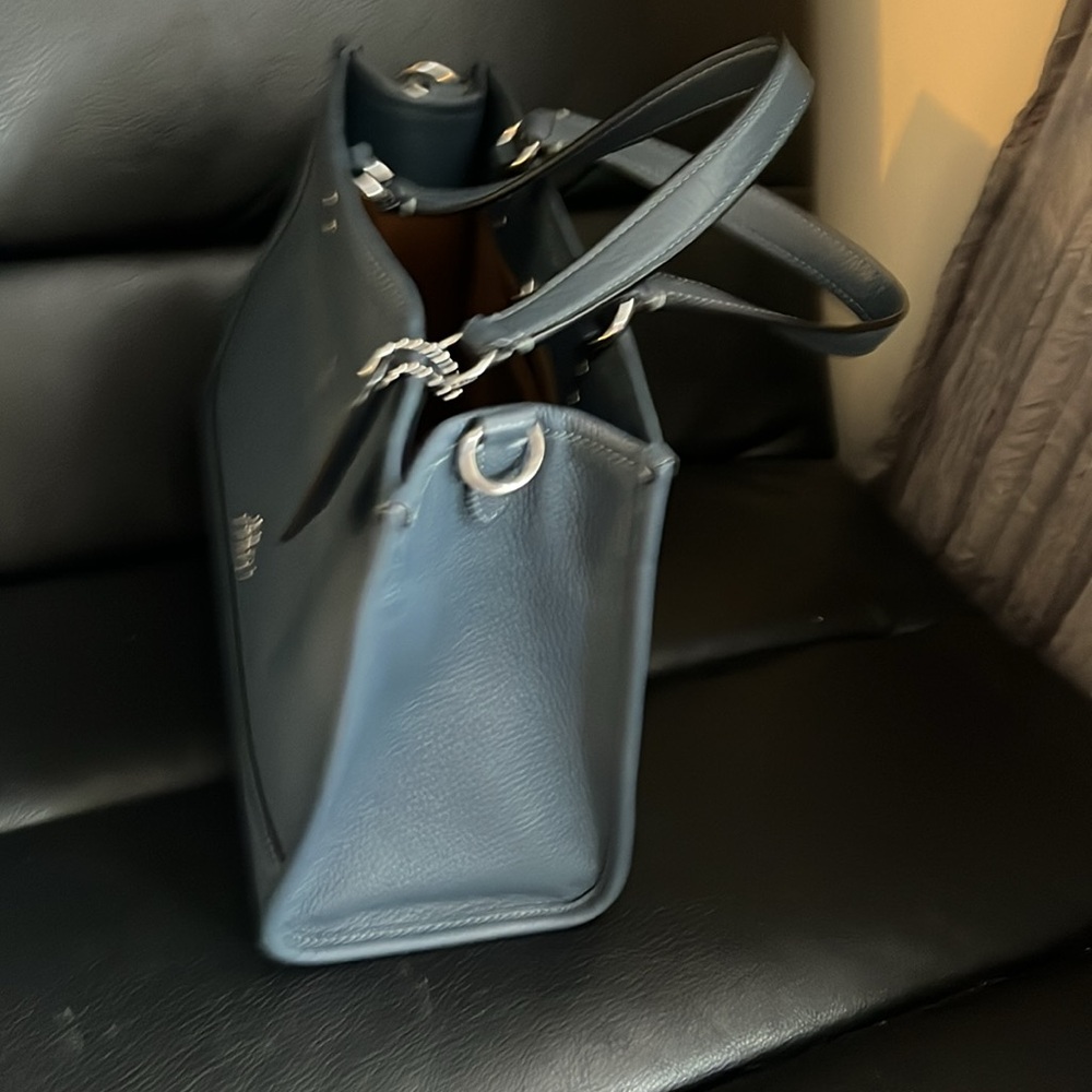 Tote - Picture 2 of 9
